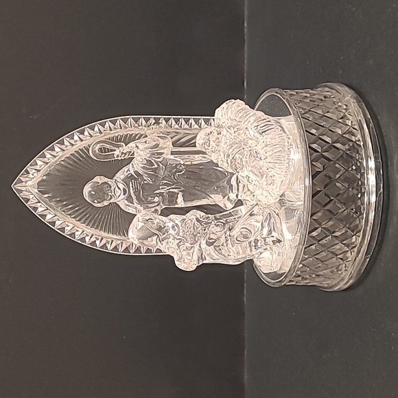 Beautiful Vintage Acrylic Wind-up Musical Nativity - Picture 6 of 16